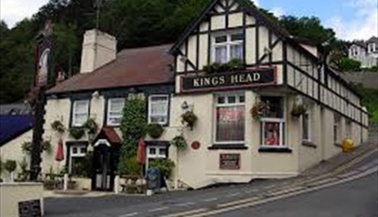 Bodlondeb Castle Bed & Breakfast { Central Llandudno} Exterior photo