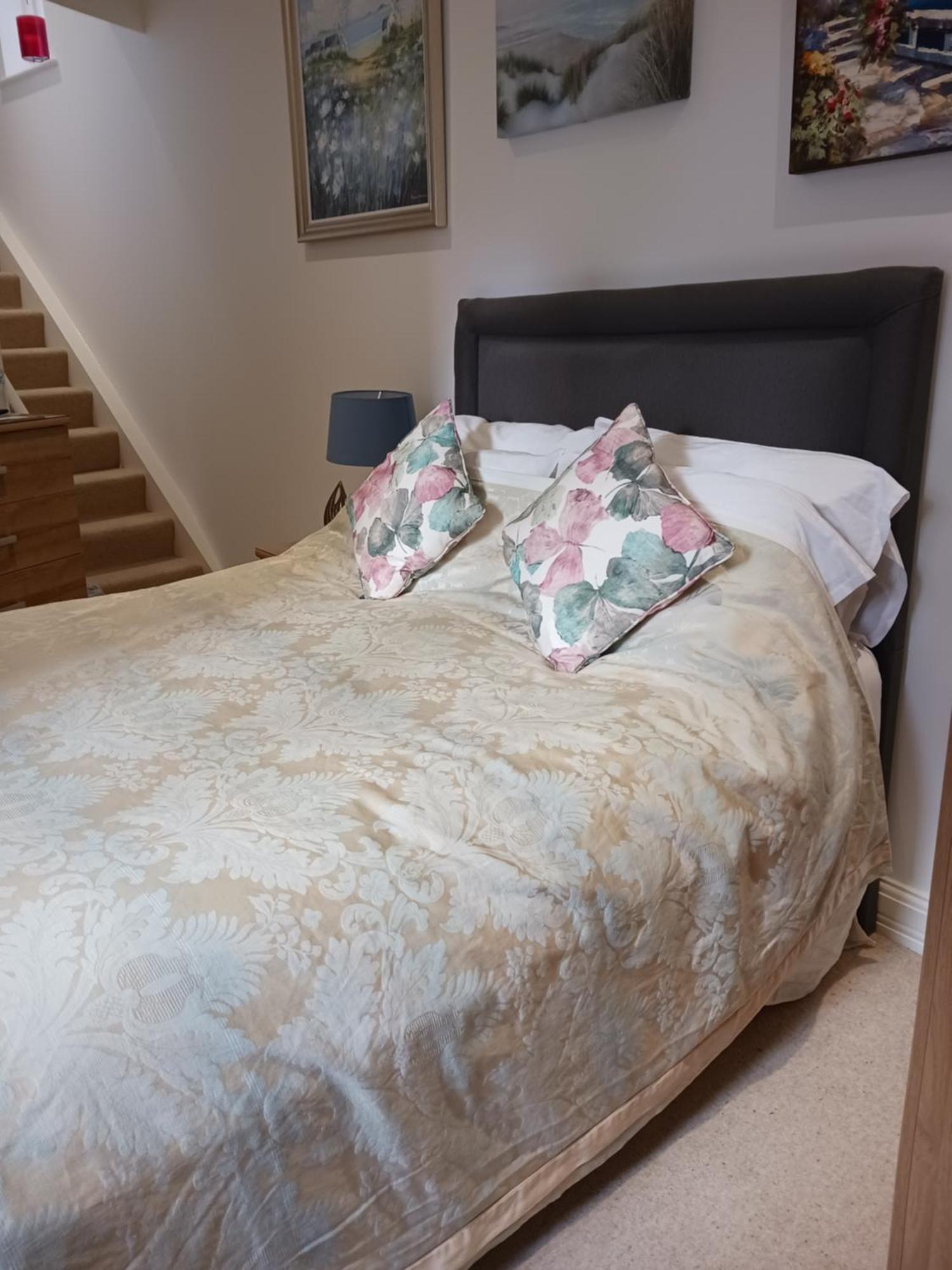 Bodlondeb Castle Bed & Breakfast { Central Llandudno} Exterior photo